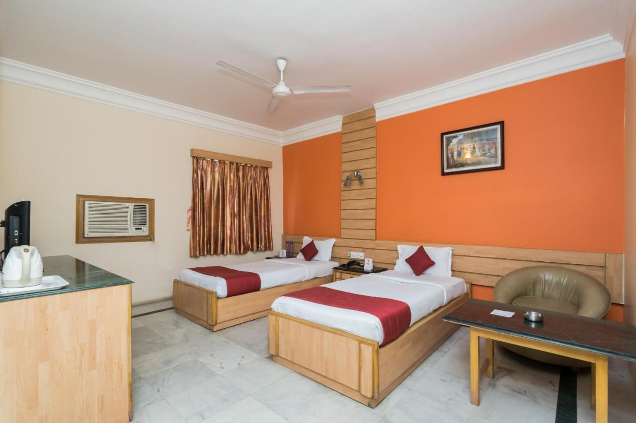 Kings Crown Vip Road Hotel Kolkata Bagian luar foto