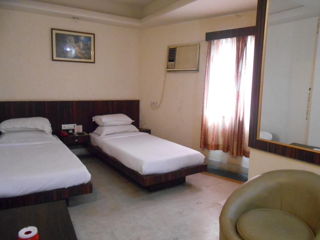 Kings Crown Vip Road Hotel Kolkata Bagian luar foto
