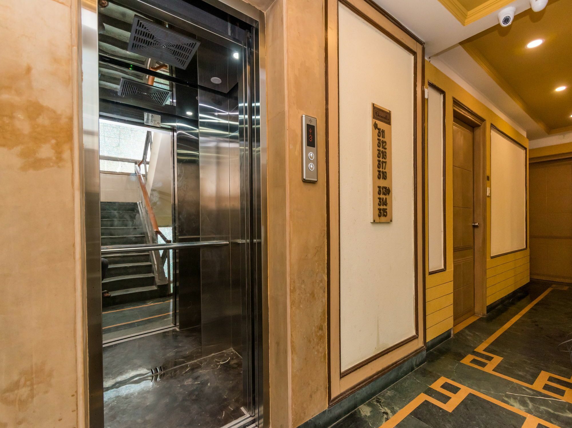 Kings Crown Vip Road Hotel Kolkata Bagian luar foto
